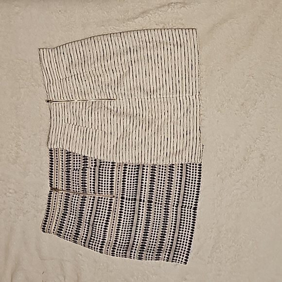 2 H&M penicl skirts2 H&M penicl skirts - Picture 5 of 8